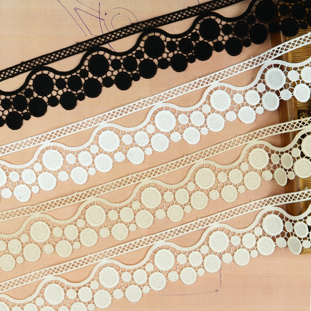 One Side Border Shuttle Lace