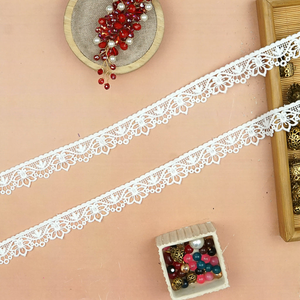 One Side Border Shuttle Lace