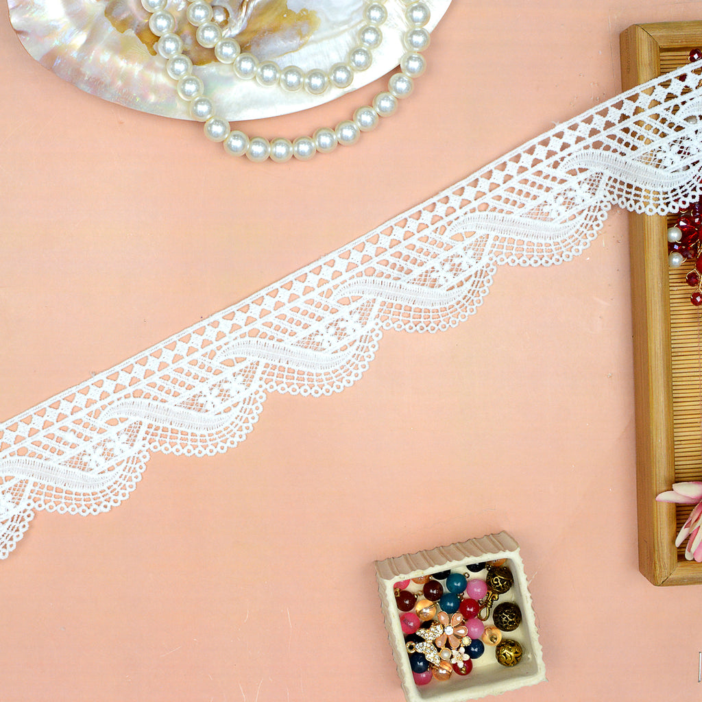 One Side Border Shuttle Lace