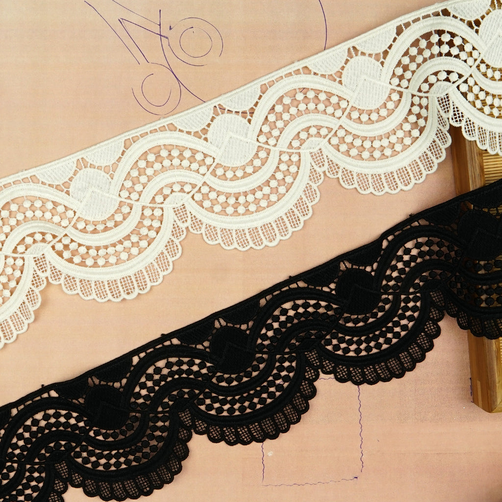 One Side Border Shuttle Lace