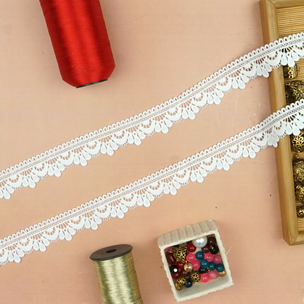 One Side Border Shuttle Lace