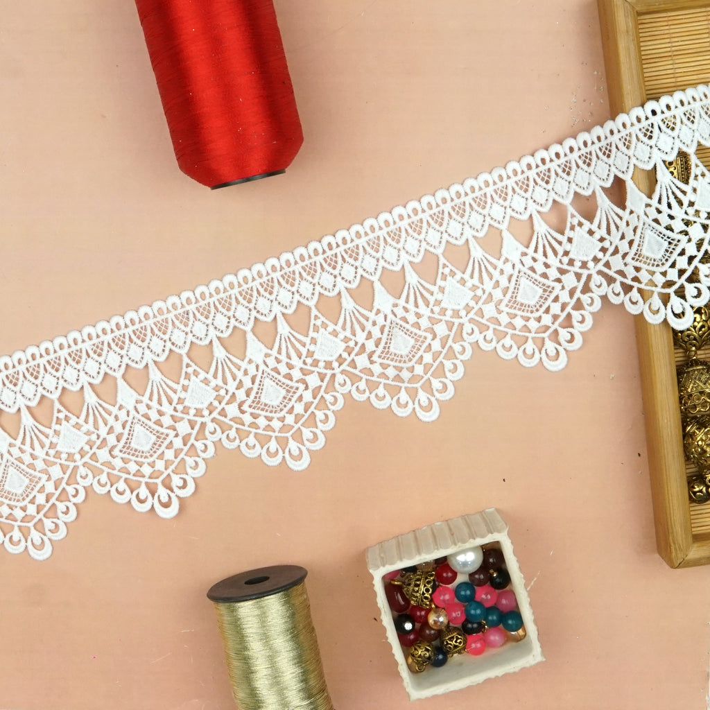 One Side Border Shuttle Lace