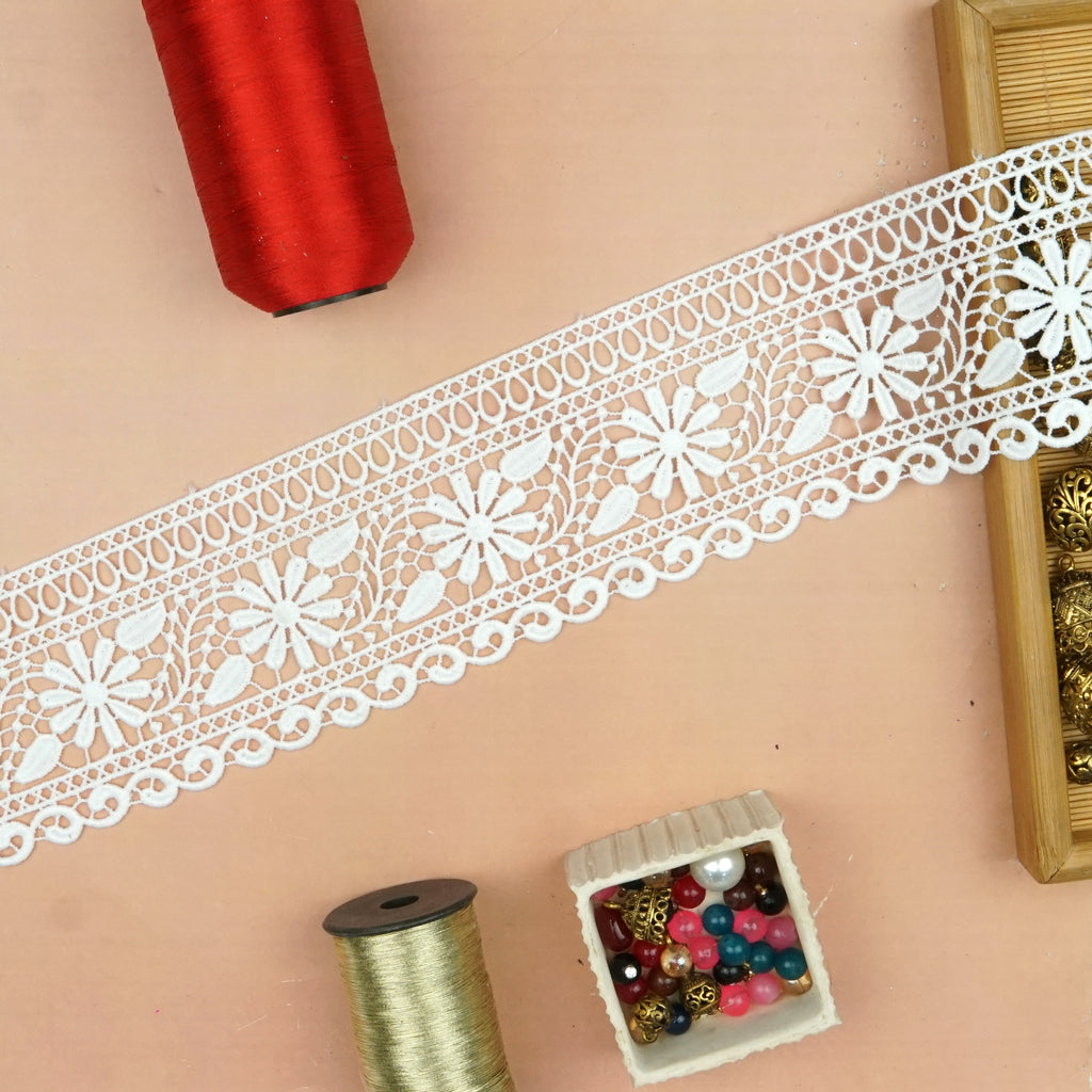 One Side Border Shuttle Lace