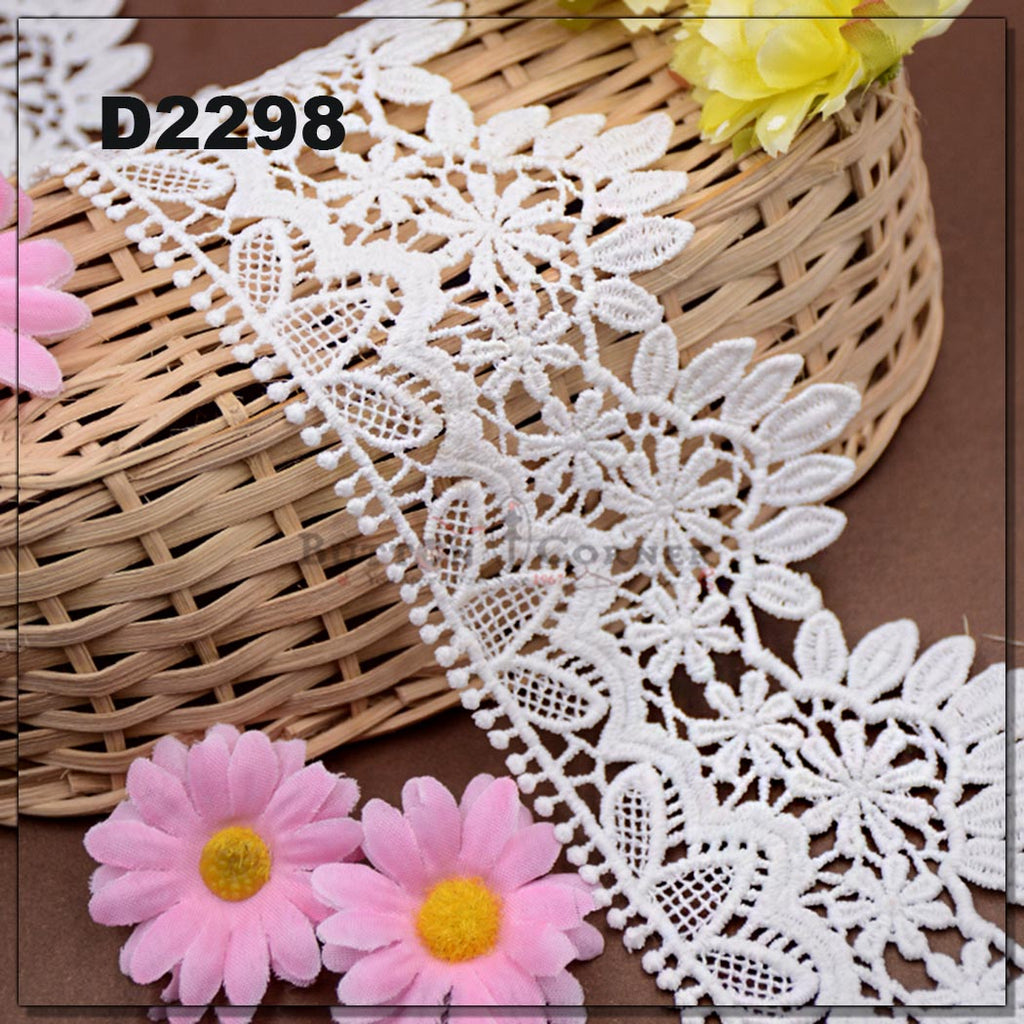 Shuttle One Side Border Lace