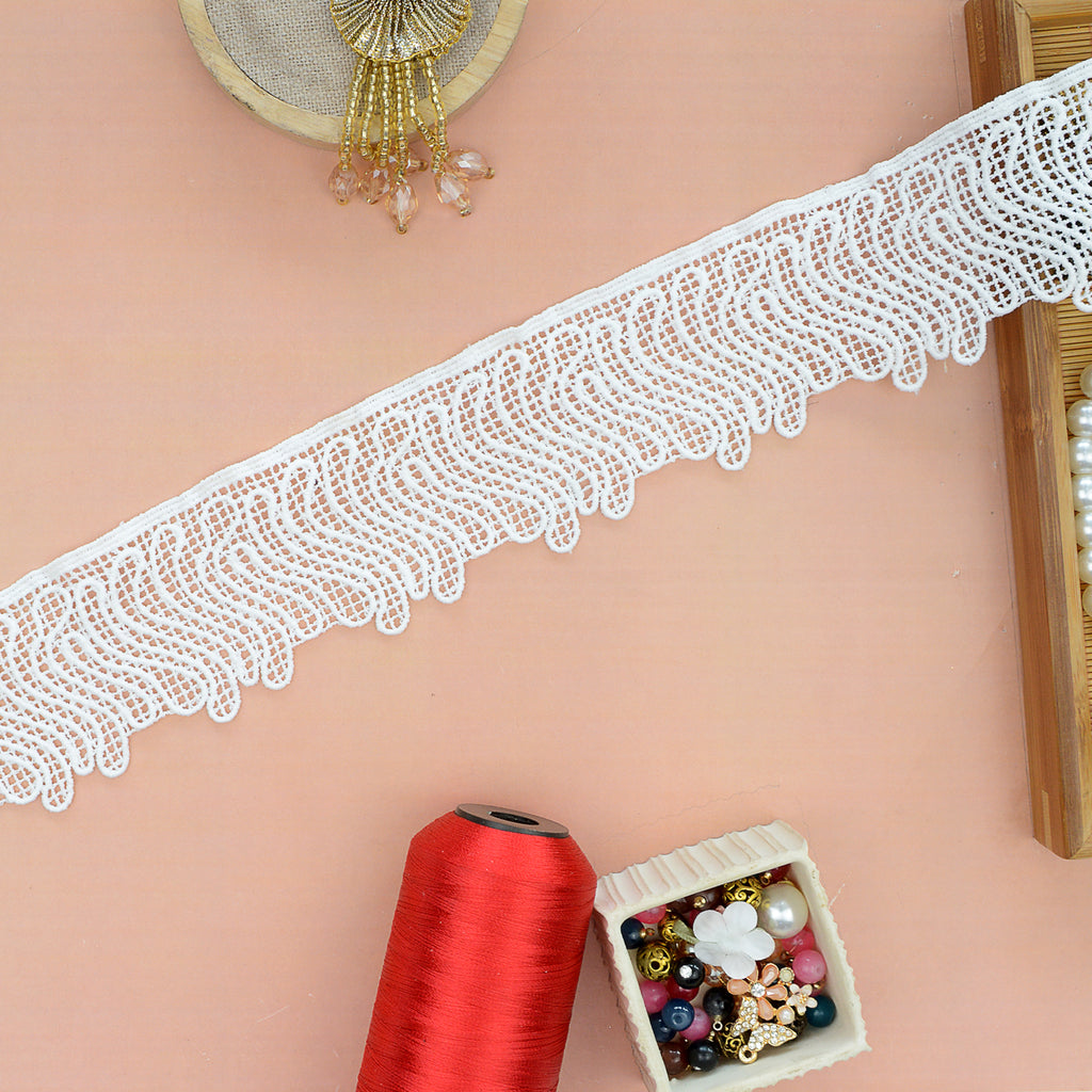 One Side Border Shuttle Lace