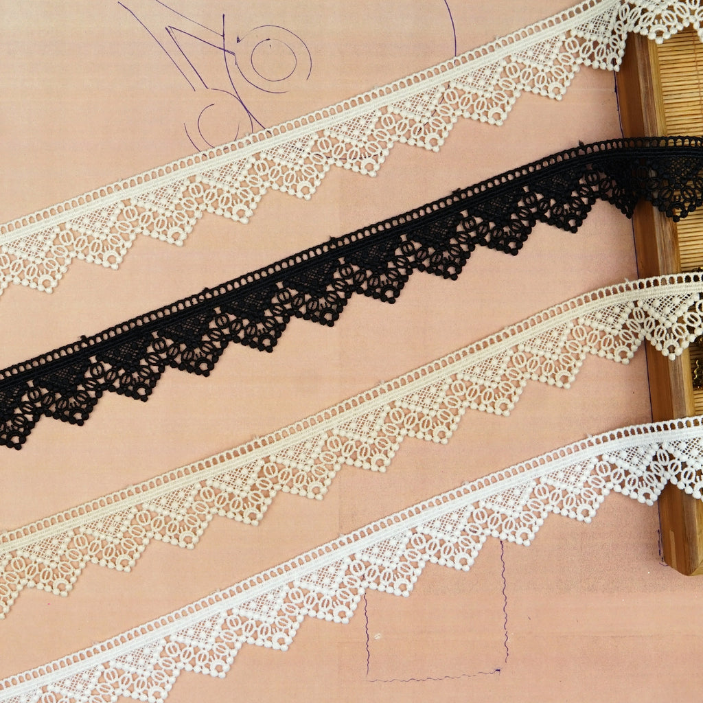 One Side Border Shuttle Lace