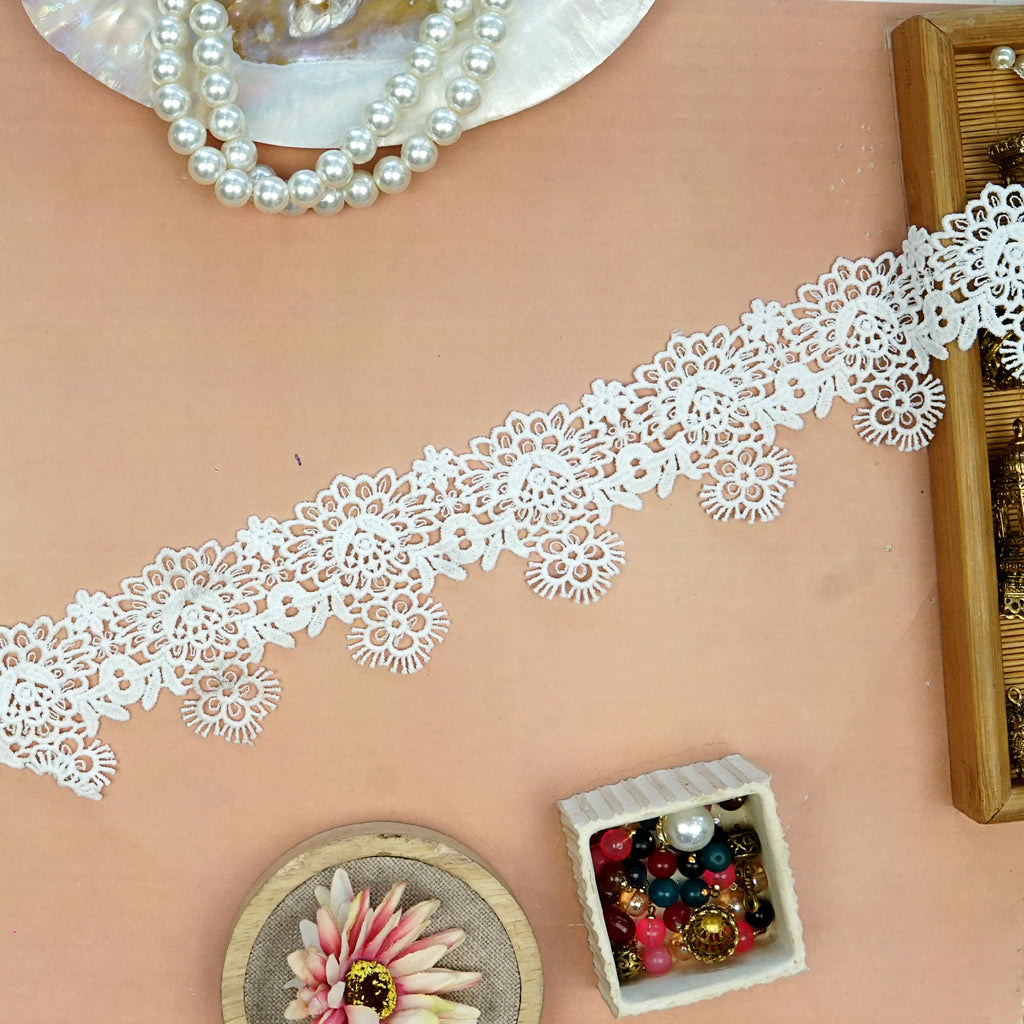 One Side Border Shuttle Lace