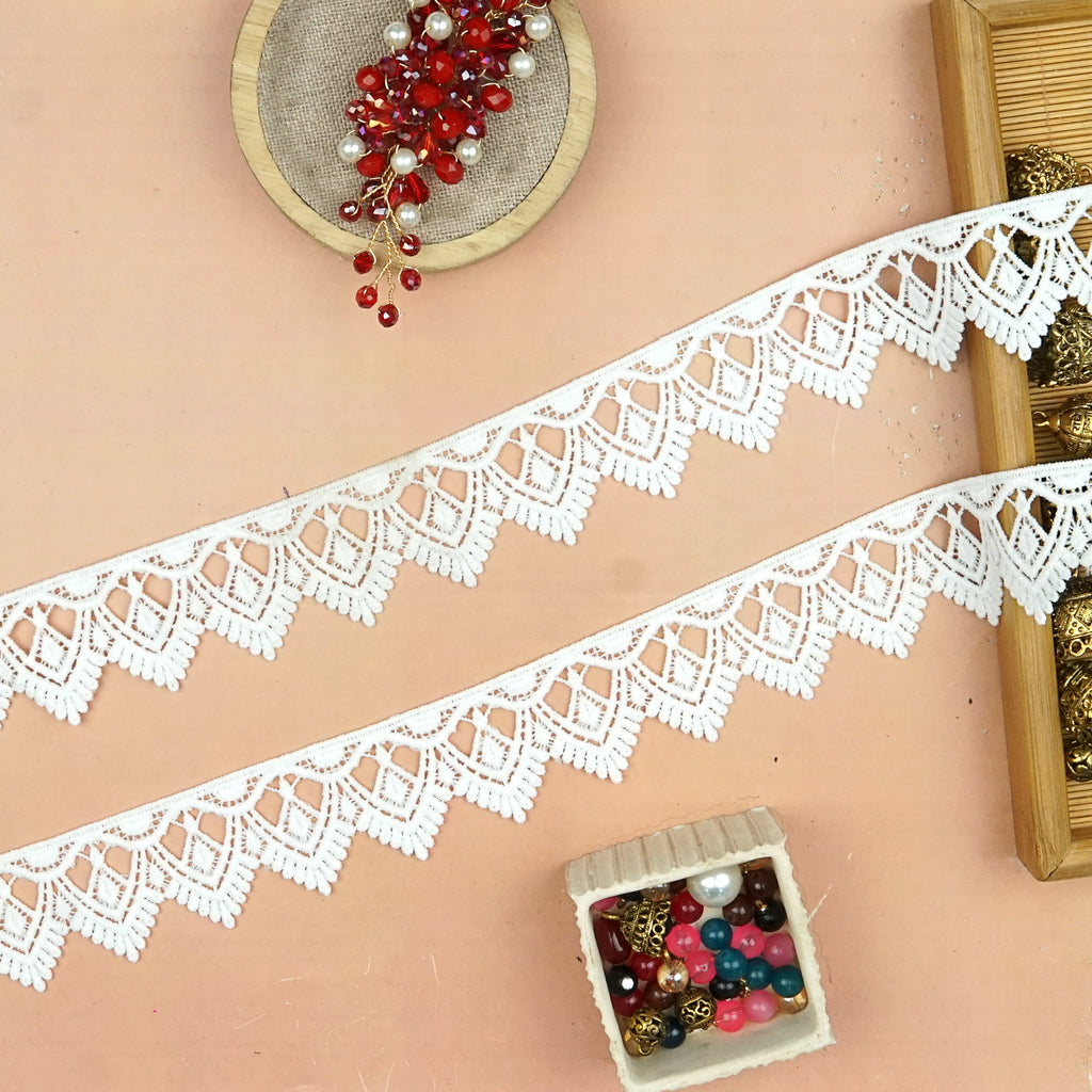 One Side Border Shuttle Lace