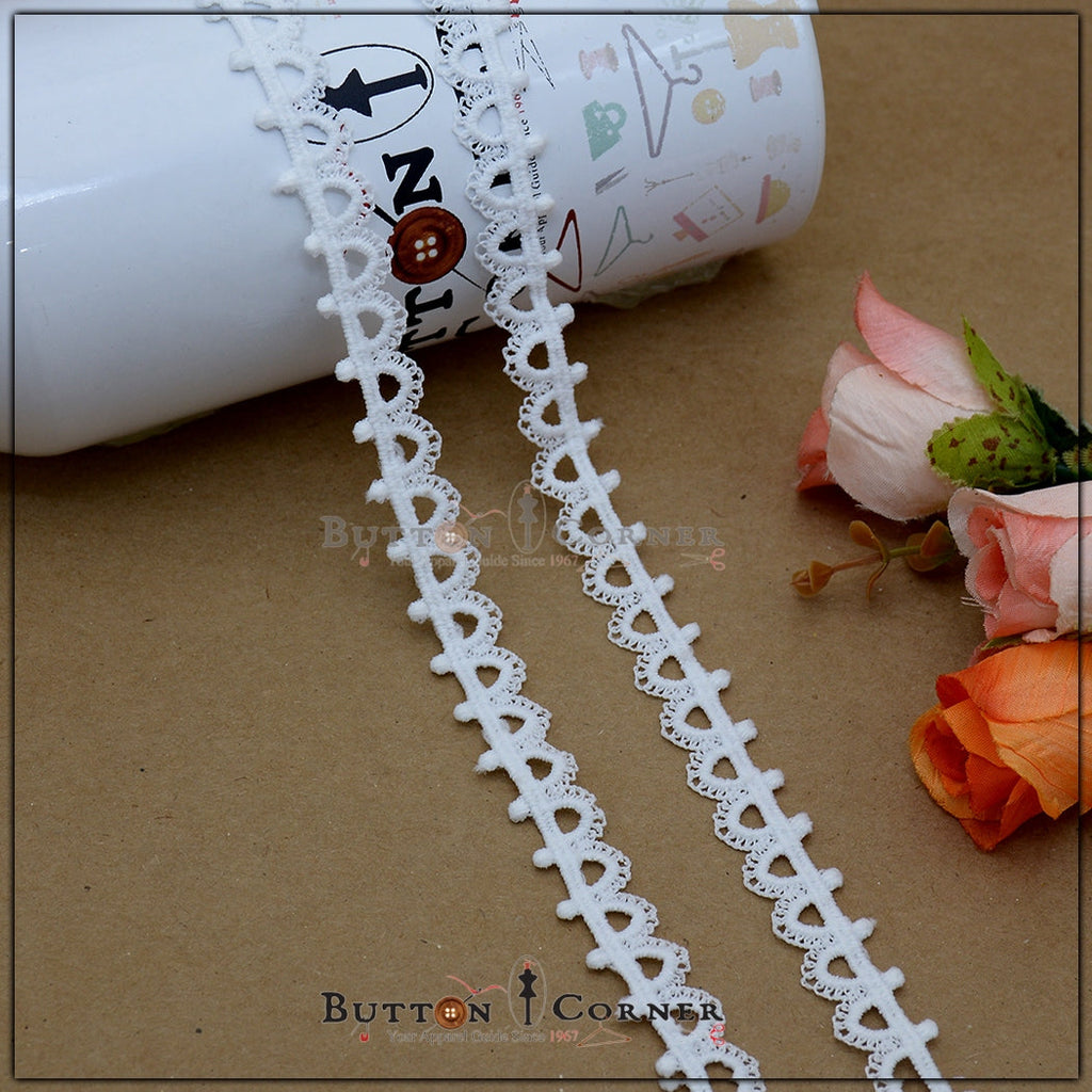 One Side Border Shuttle Lace