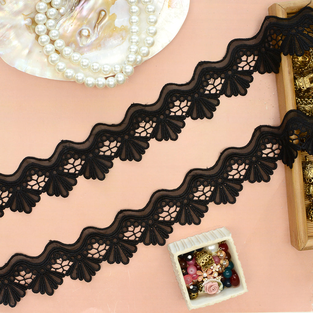 One Side Border Shuttle Lace