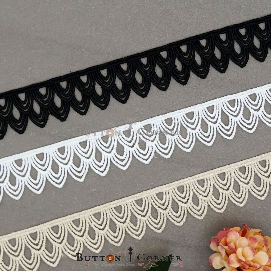 One Side Border Shuttle Lace