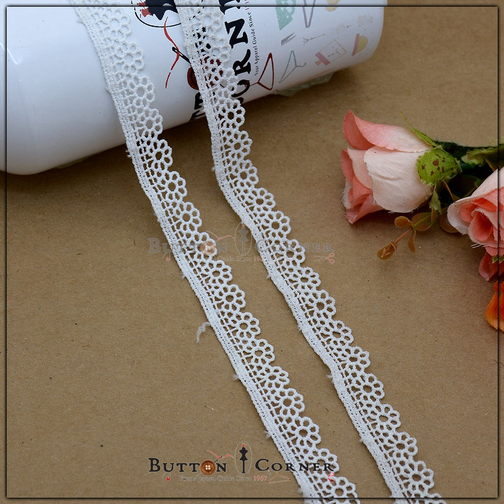 One Side Border Shuttle Lace