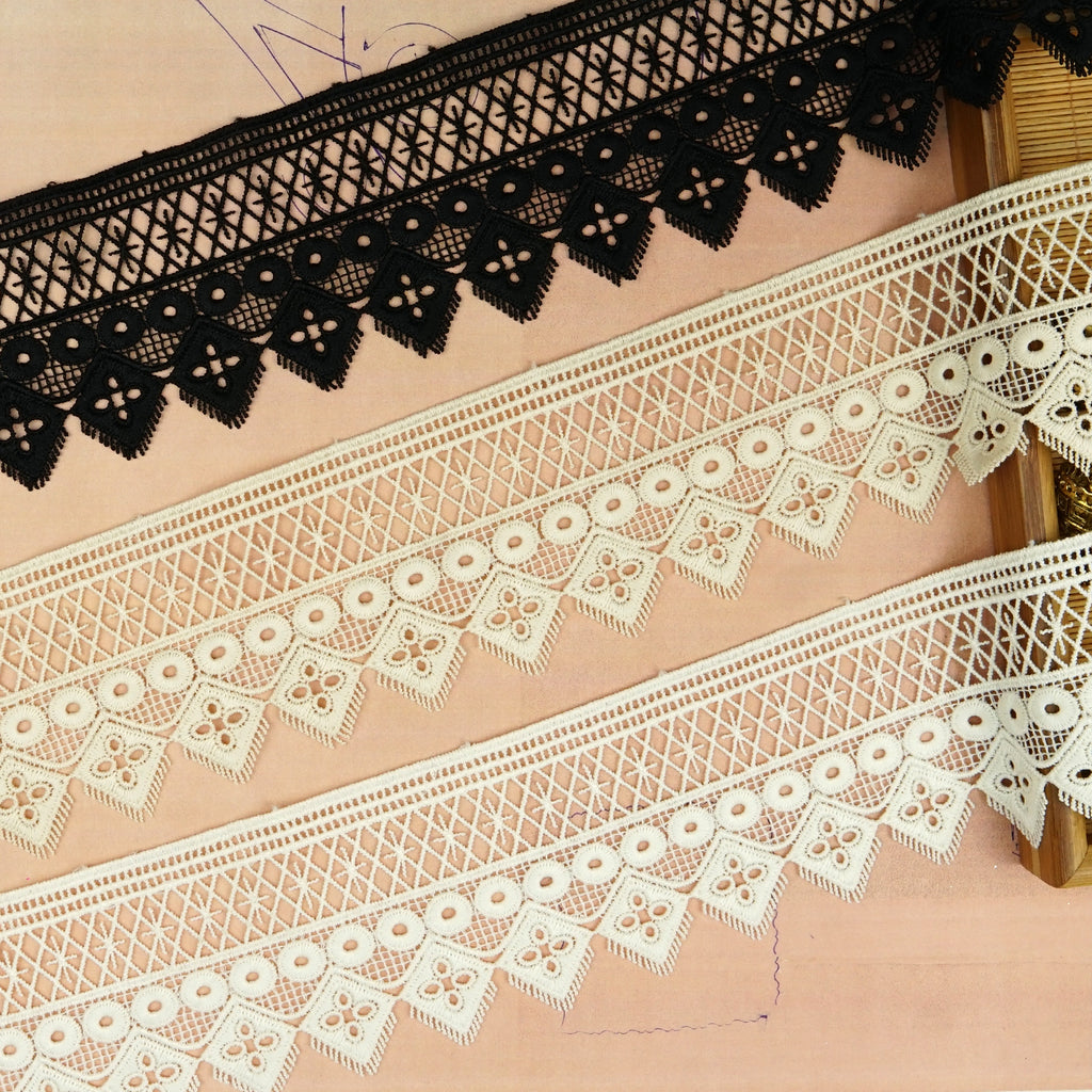 One Side Border Shuttle Lace