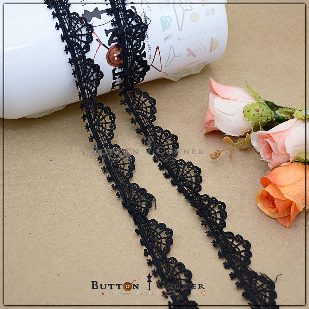 One Side Border Shuttle Lace