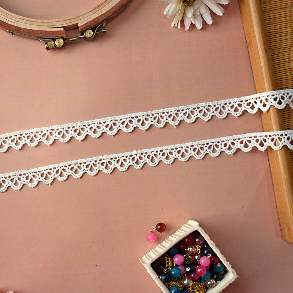 One Side Border Shuttle Lace