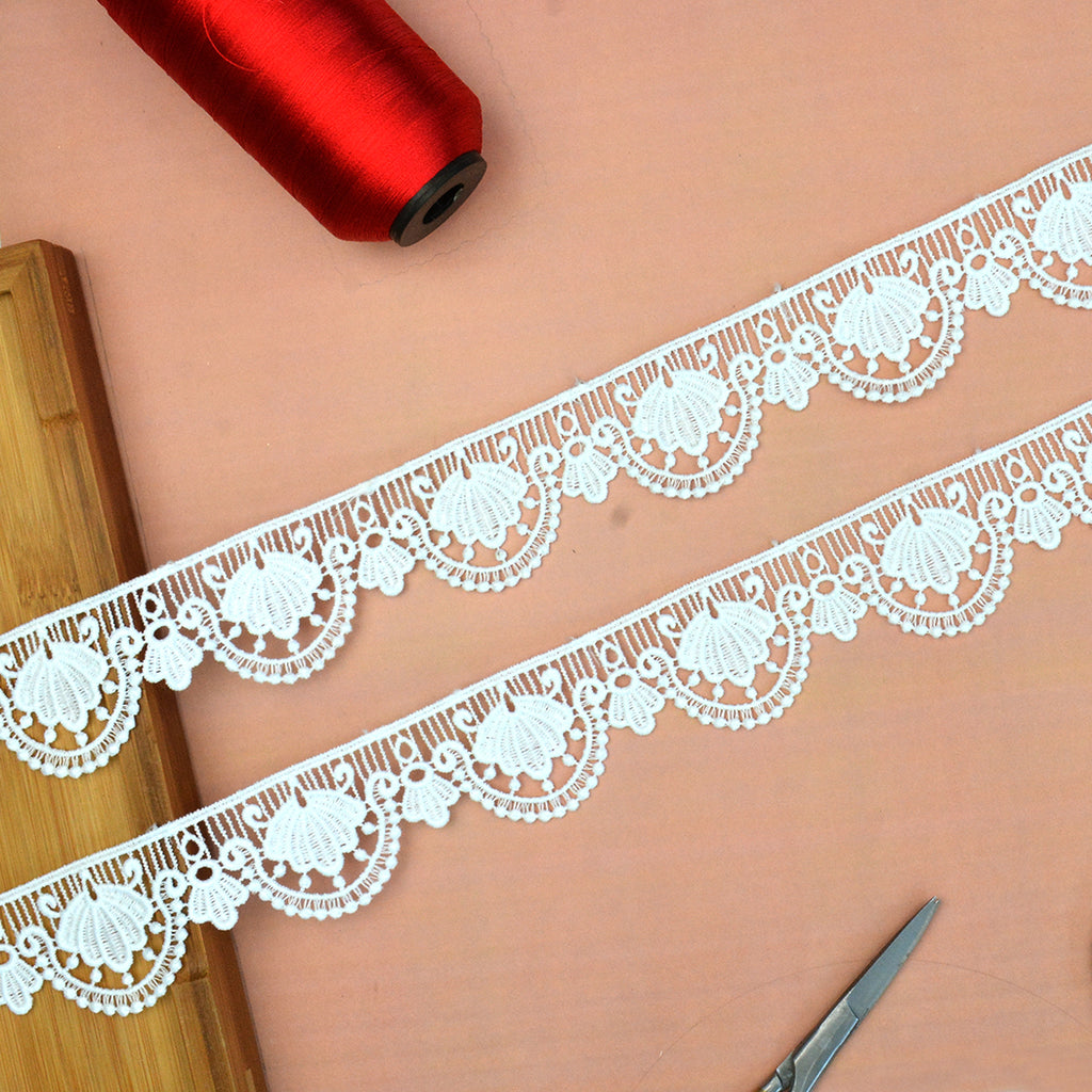 One Side Border Shuttle Lace