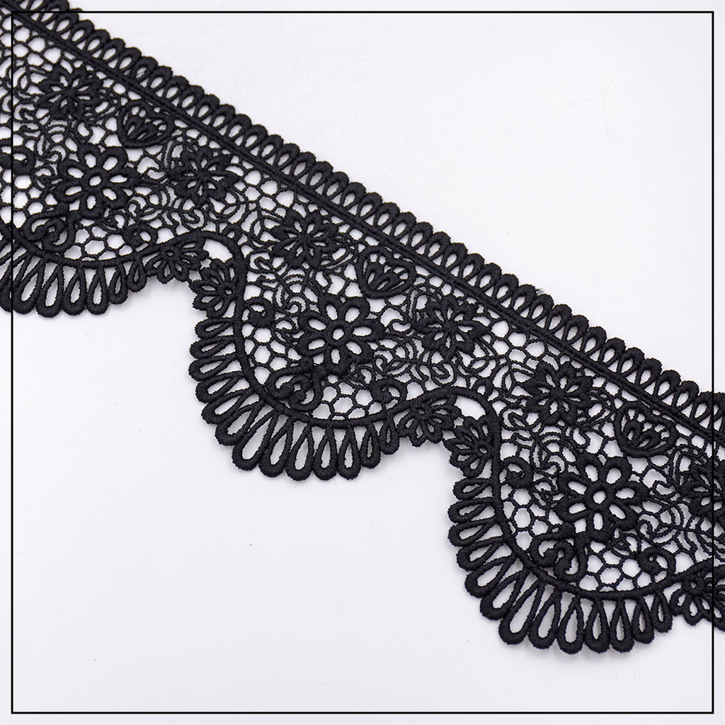 One Side Border Shuttle Lace