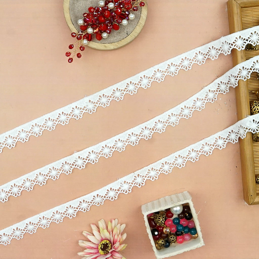 One Side Border Shuttle Lace