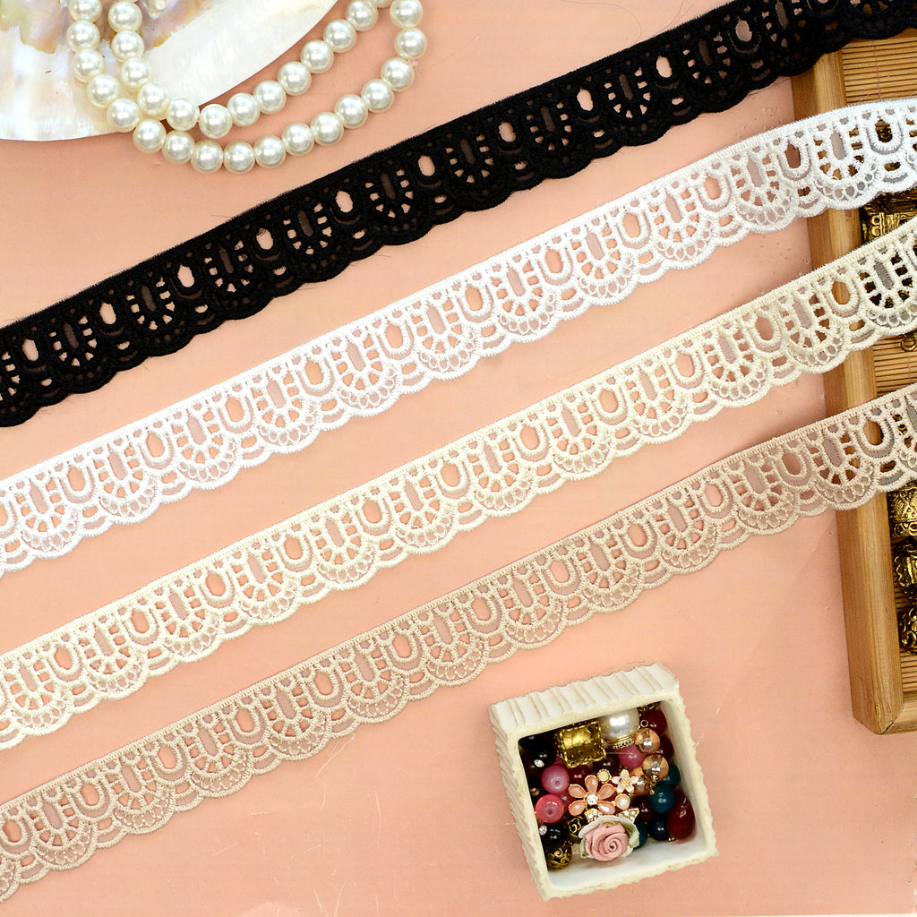 One Side Border Shuttle Lace