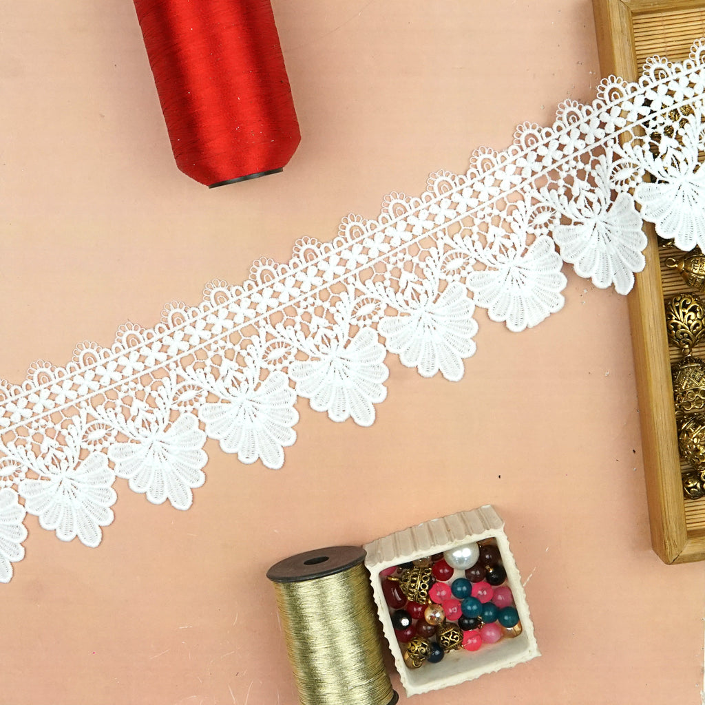 One Side Border Shuttle Lace