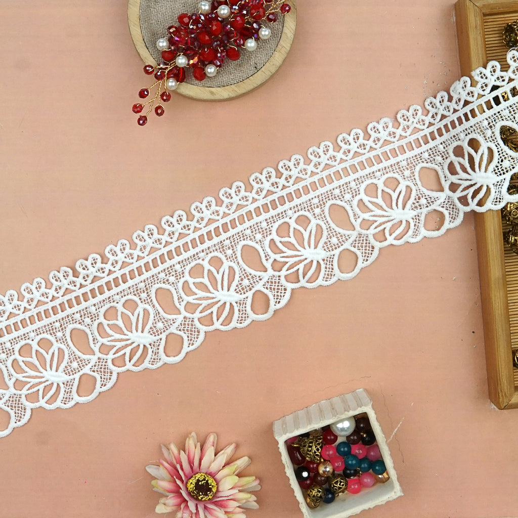 One Side Border Shuttle Lace