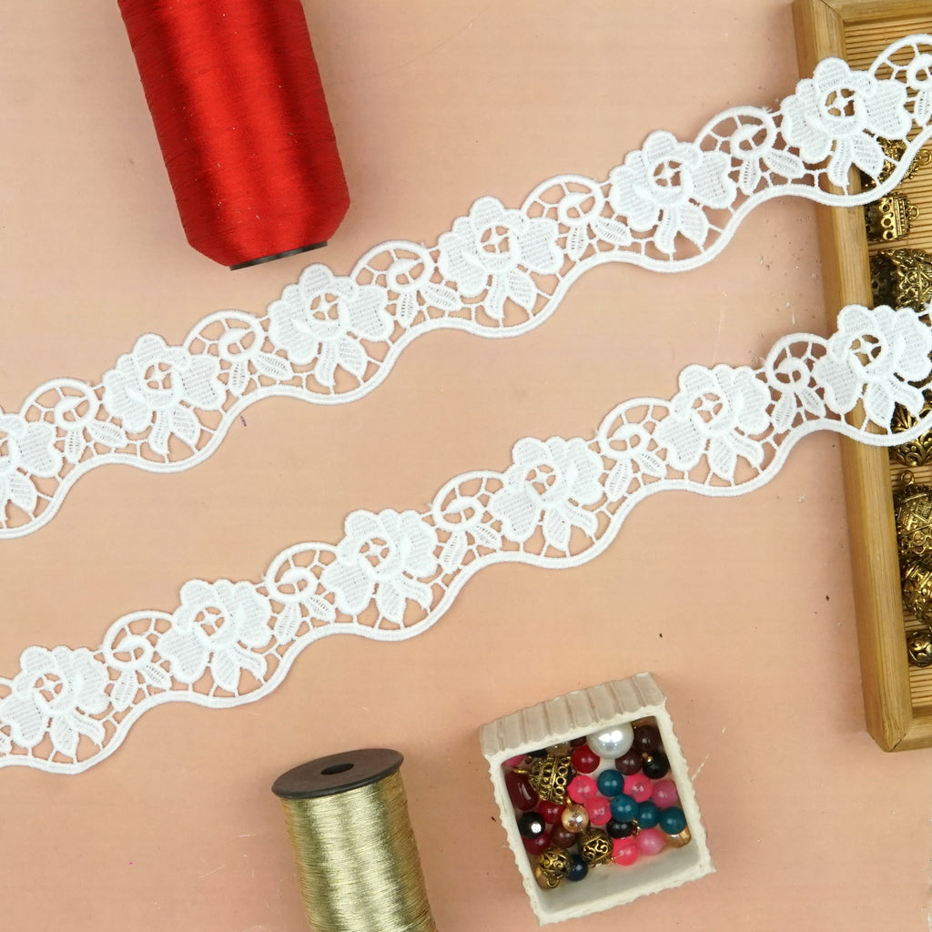 One Side Border Shuttle Lace